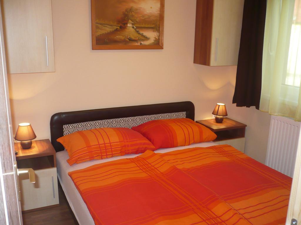 Eszter Apartmanhaz Hajduszoboszlo Exterior photo
