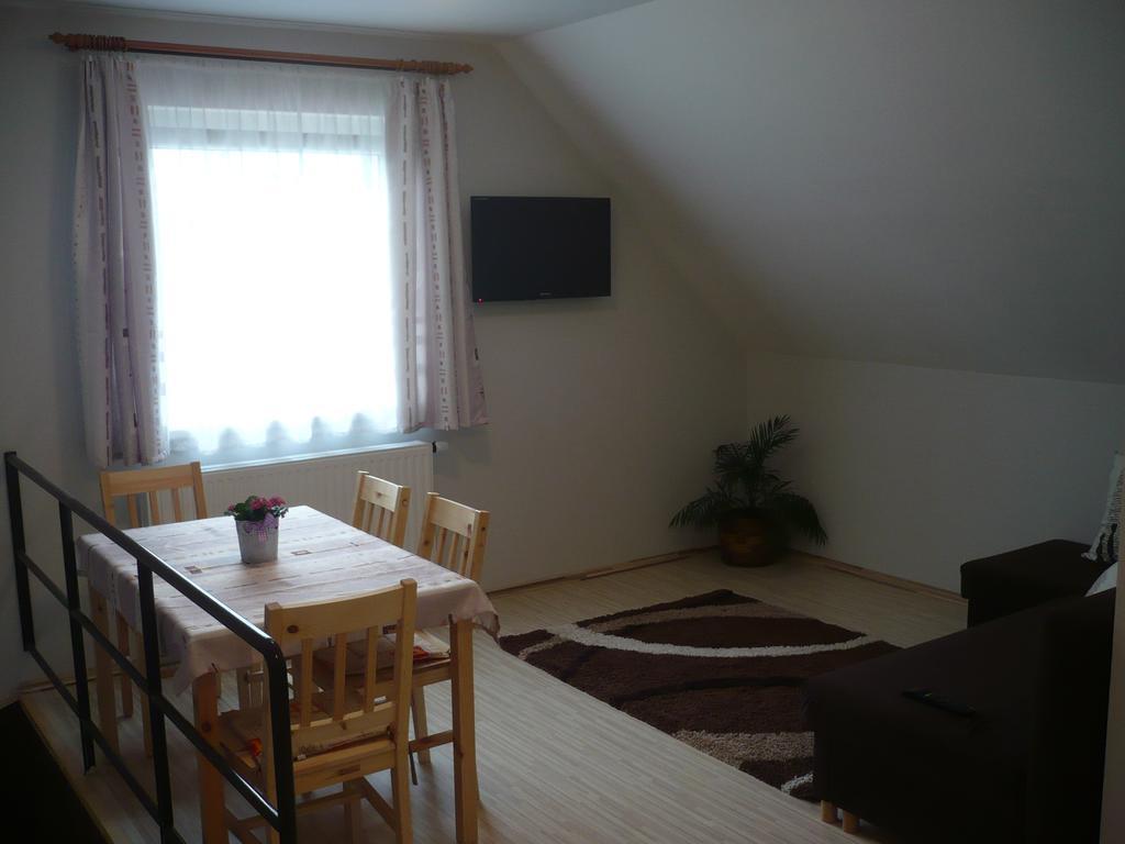 Eszter Apartmanhaz Hajduszoboszlo Exterior photo